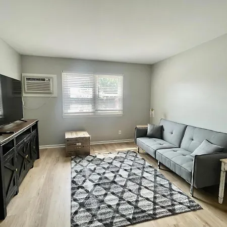 Cathedral 3-Charming Apartment Walk To Unmc